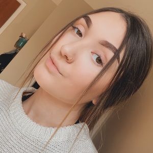 Meet your Posher, Abbey